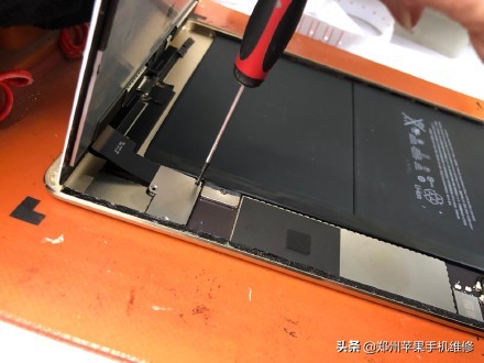 ipadair2屏幕有点触摸不灵,ipadair2不触摸屏幕失灵维修