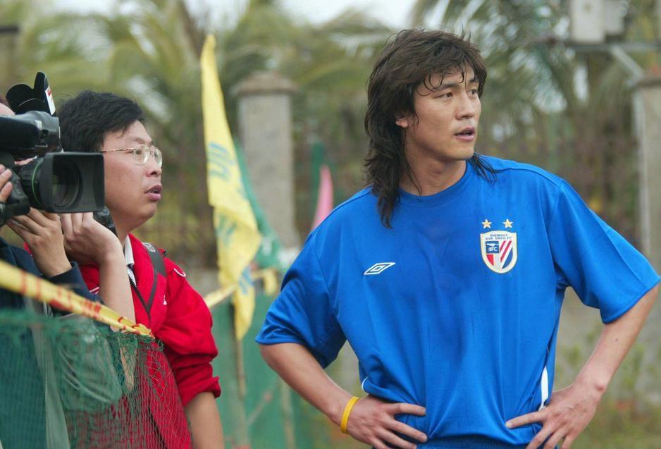 身影与长发齐飞，秋水共长天一色！中国足坛的长发*男美**子让你知道