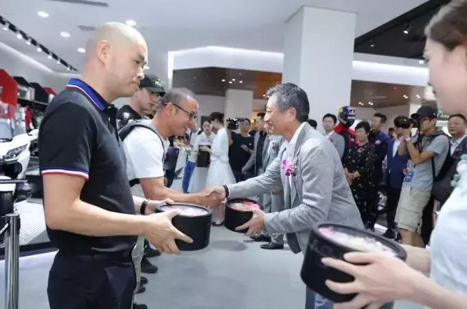 本田金翼2020款,2023款本田金翼1800落地价多少