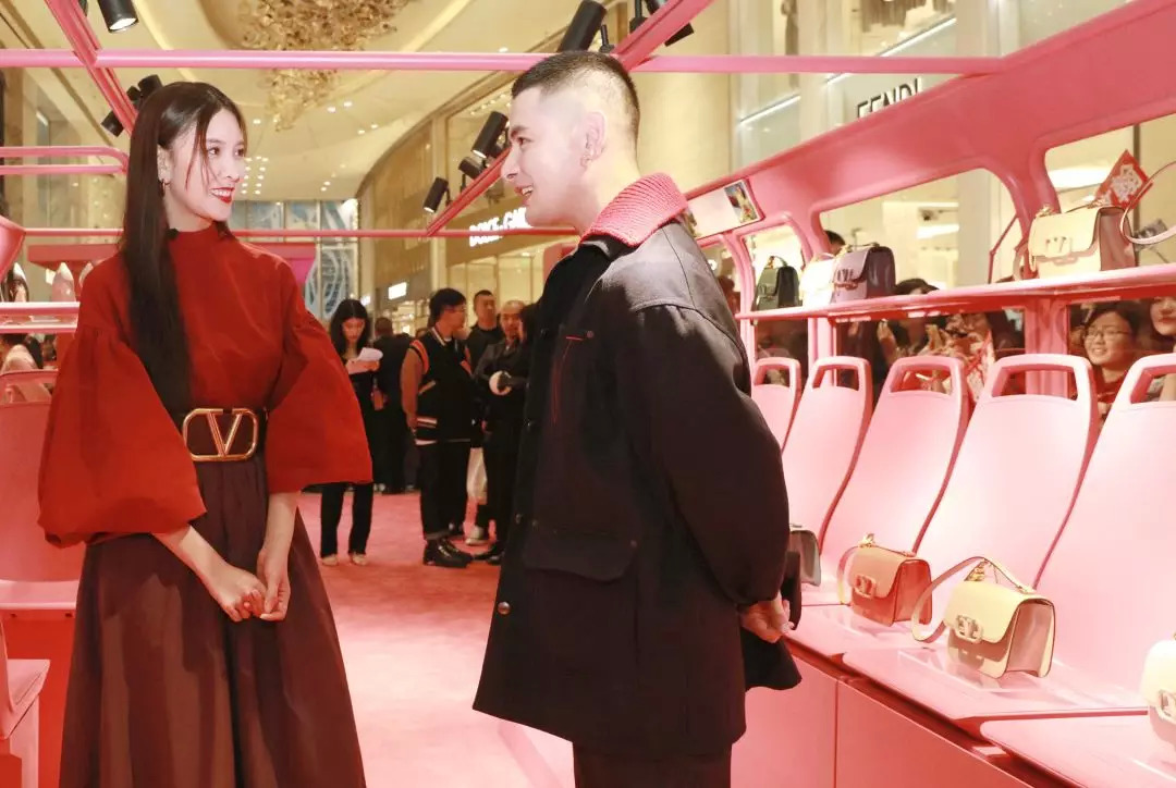 我抓住了一位资深柜员，道出了如何让你掏钱买包的秘密