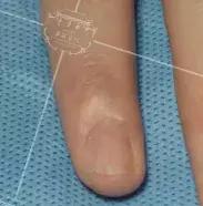 美甲怎么对指甲伤害小,长期美甲怎么保护指甲