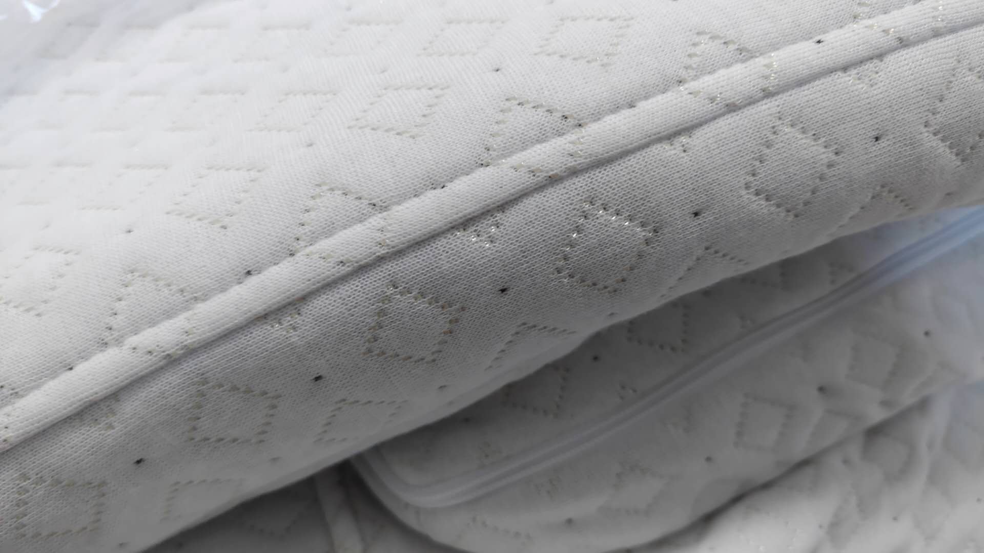 睡一个好觉需要记忆棉材质的床垫,记忆棉床垫和枕头