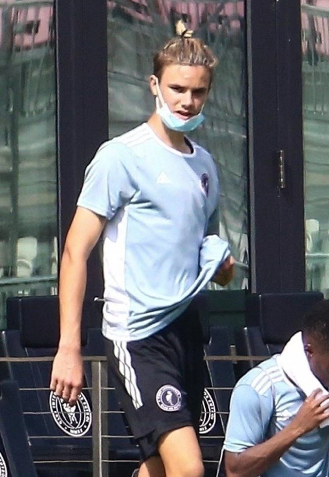 贝克汉姆二儿子有多会穿,贝克汉姆重返赛场