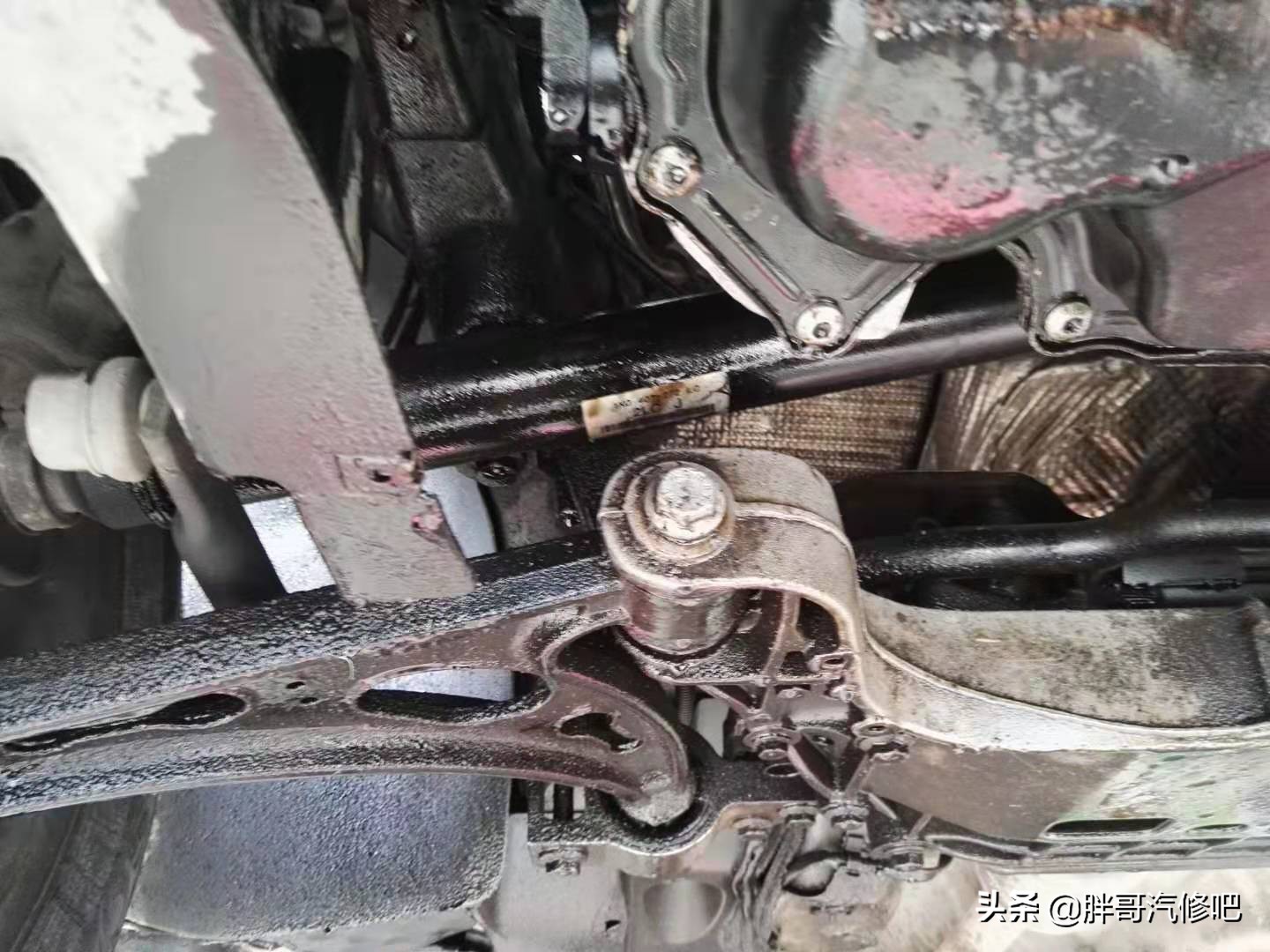 迈腾汽车漏油一般在哪个位置,迈腾漏油忽然不漏了