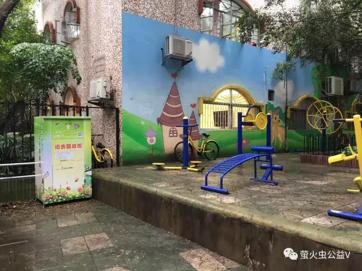 旧衣回收投放箱,保护环境旧衣回收