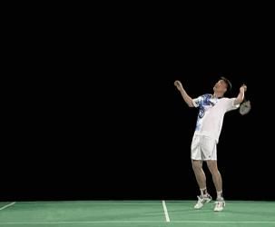 羽毛球高远球的打法和技巧,羽毛球高远球有多重要