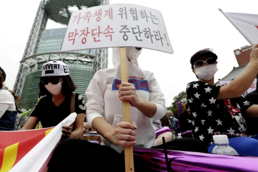 韩国百万女性被迫*身卖**!情色行业猖獗,首尔汉江“伟哥”超标