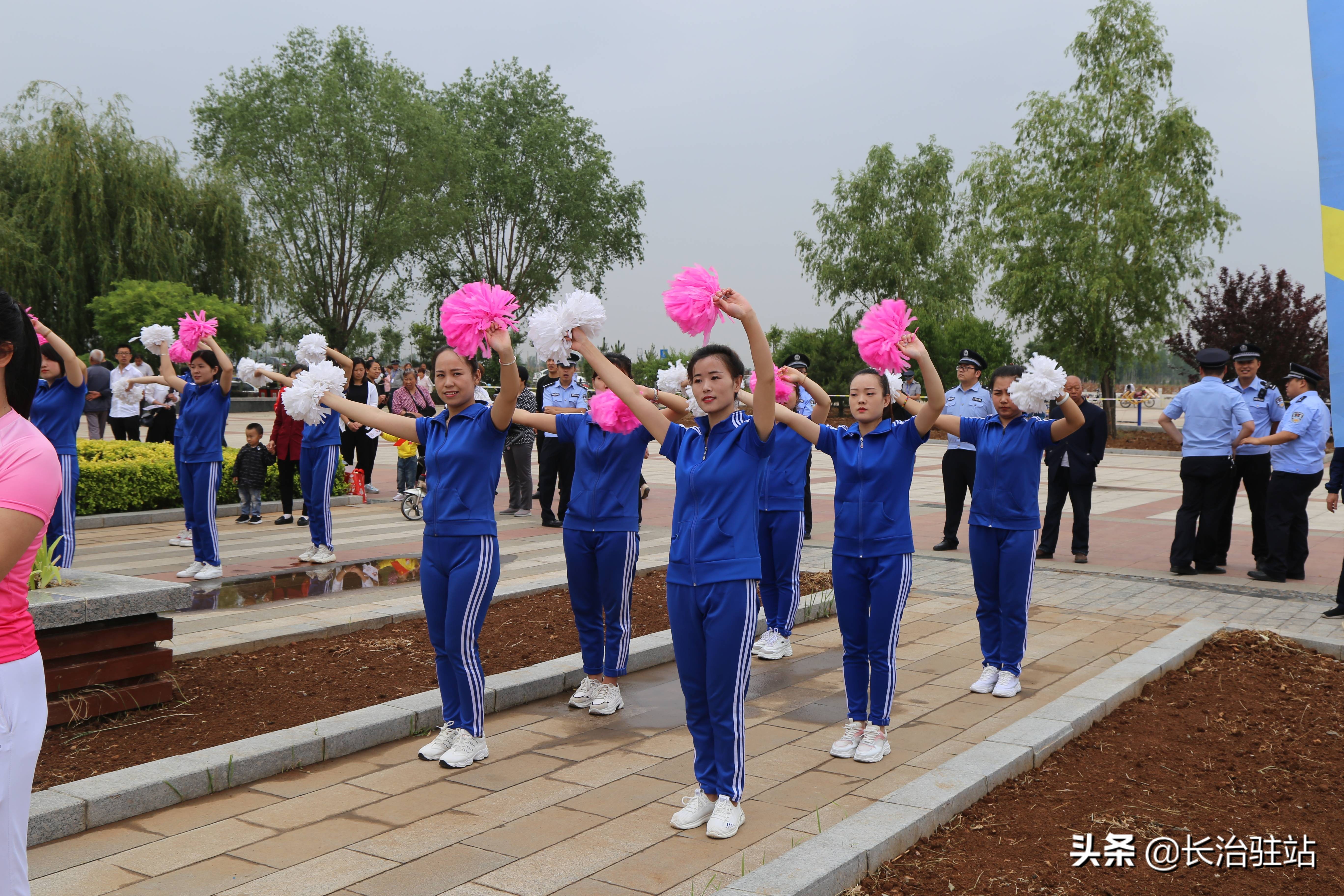 二青会实体火炬首站传递,二青会实体火炬传递完美收官