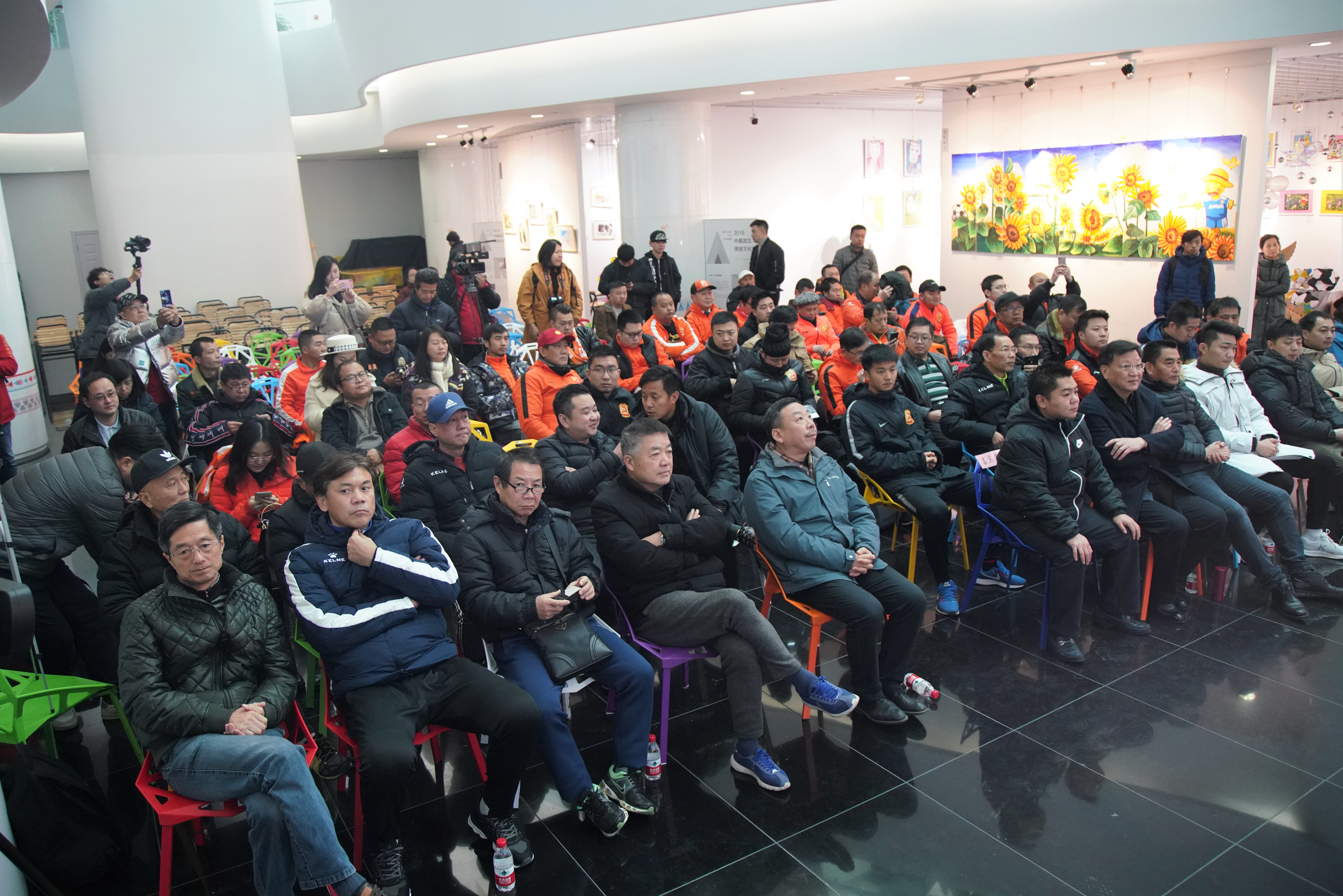 武汉足球70年文化收藏展开幕,武汉文化用品展