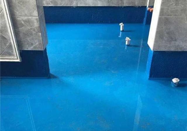 师傅说防水做太高会掉砖,师傅说防水不做到顶