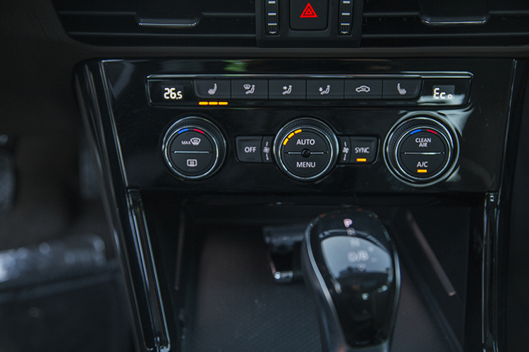 大众新能源制动系统报警,上汽大众油电混合帕萨特试驾