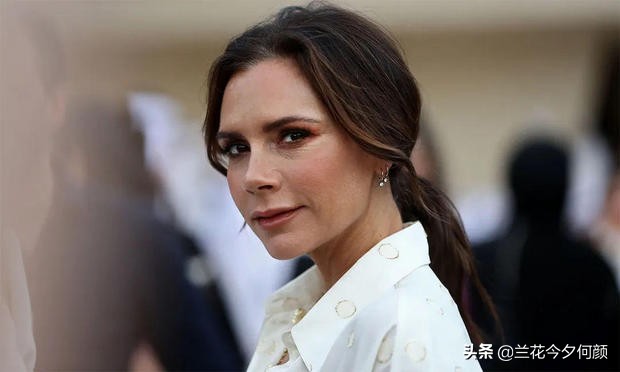 有钱买豪宅没钱发工资，贝克汉姆妻子被骂，女强人成了“吸血鬼”