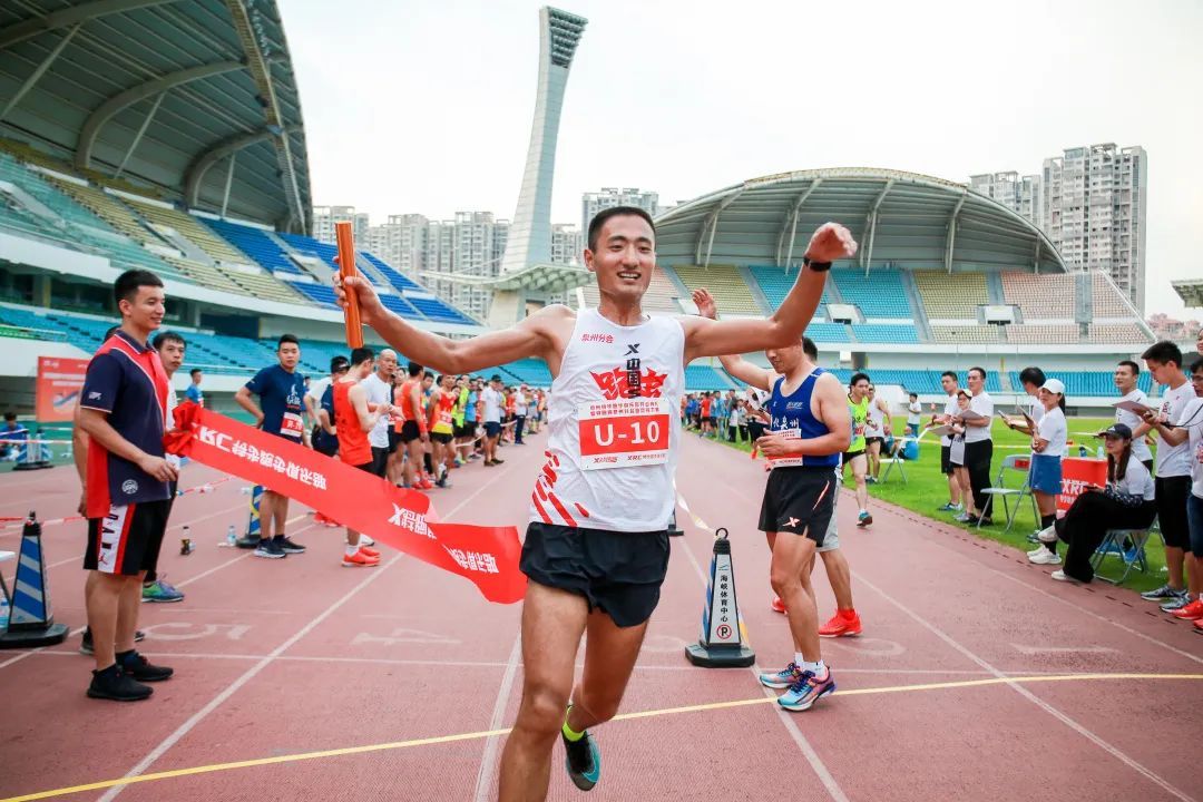 泉州海峡体育中心跑团,特步跑步体育中心