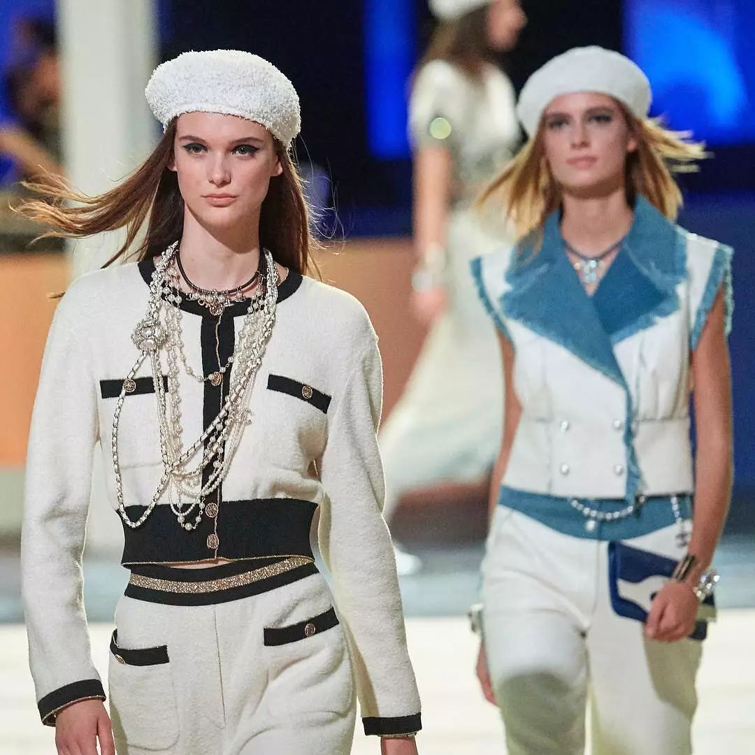 刘雯身穿chanel2018,刘雯香奈儿同款包