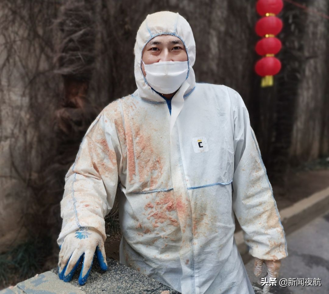 每切一块冻猪肉，就像下了一场猪肉味儿的雪……