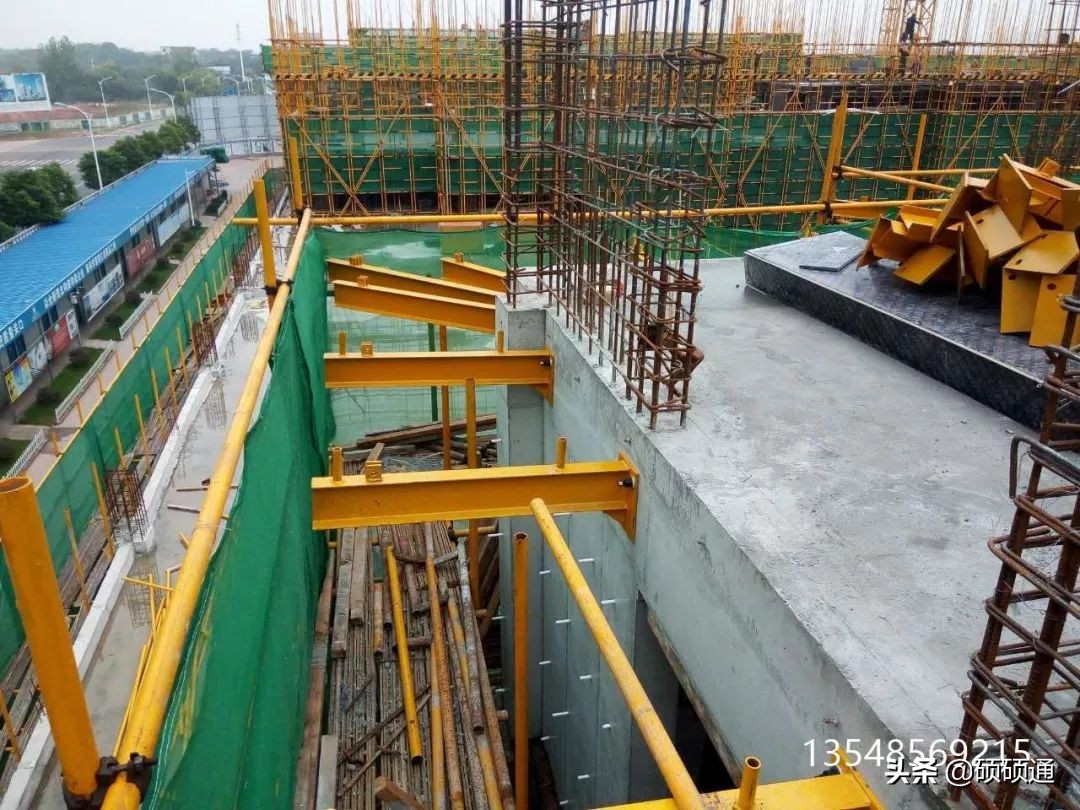 一种新型悬挑架的安装搭设装置,施工现场新型悬挑架