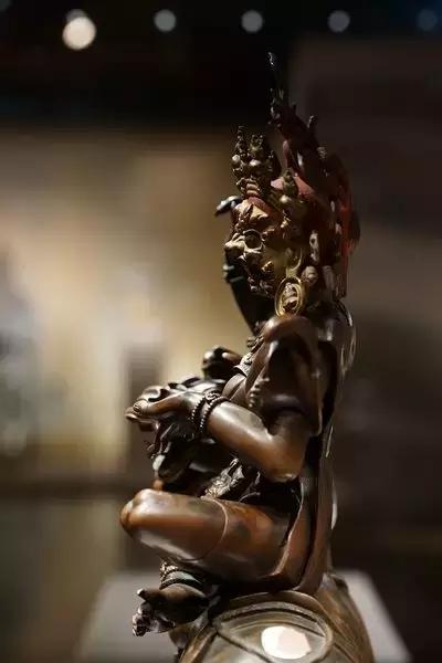 清代铜鎏金佛像的鉴定,清代铜鎏金无量寿佛像