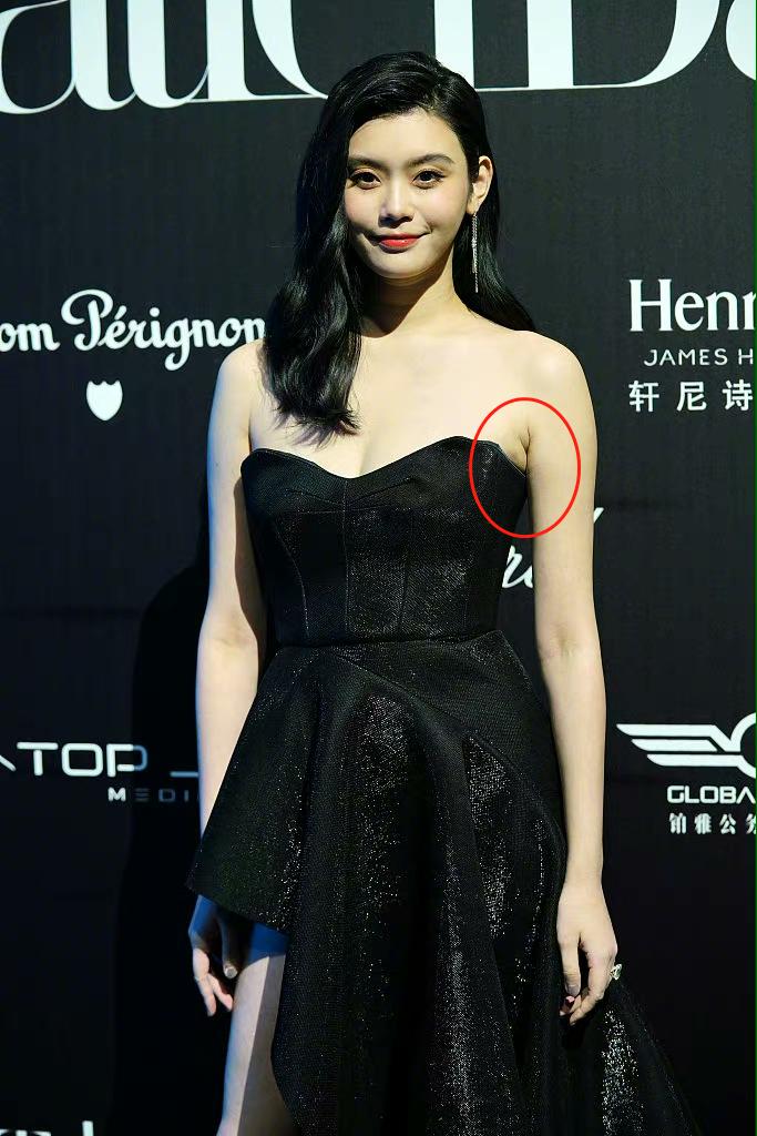 奚梦瑶和何超欣图,奚梦瑶和何超欣对比照