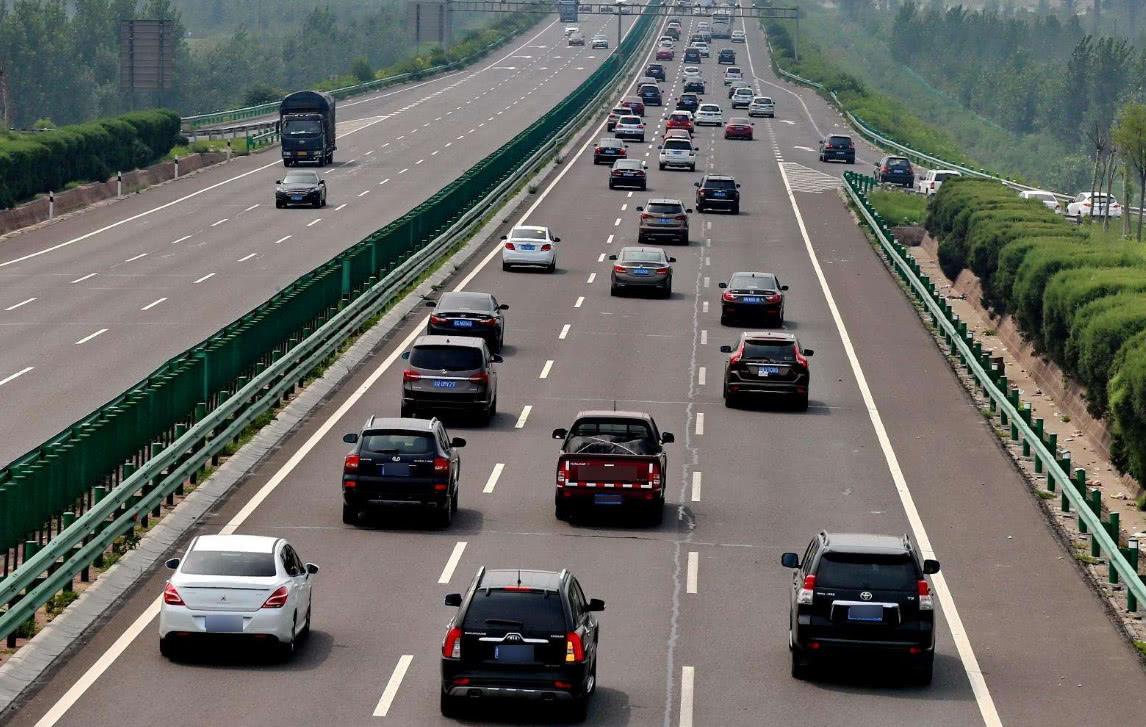 高速上限速120，突然出现限速70指示牌，交警：不要急刹