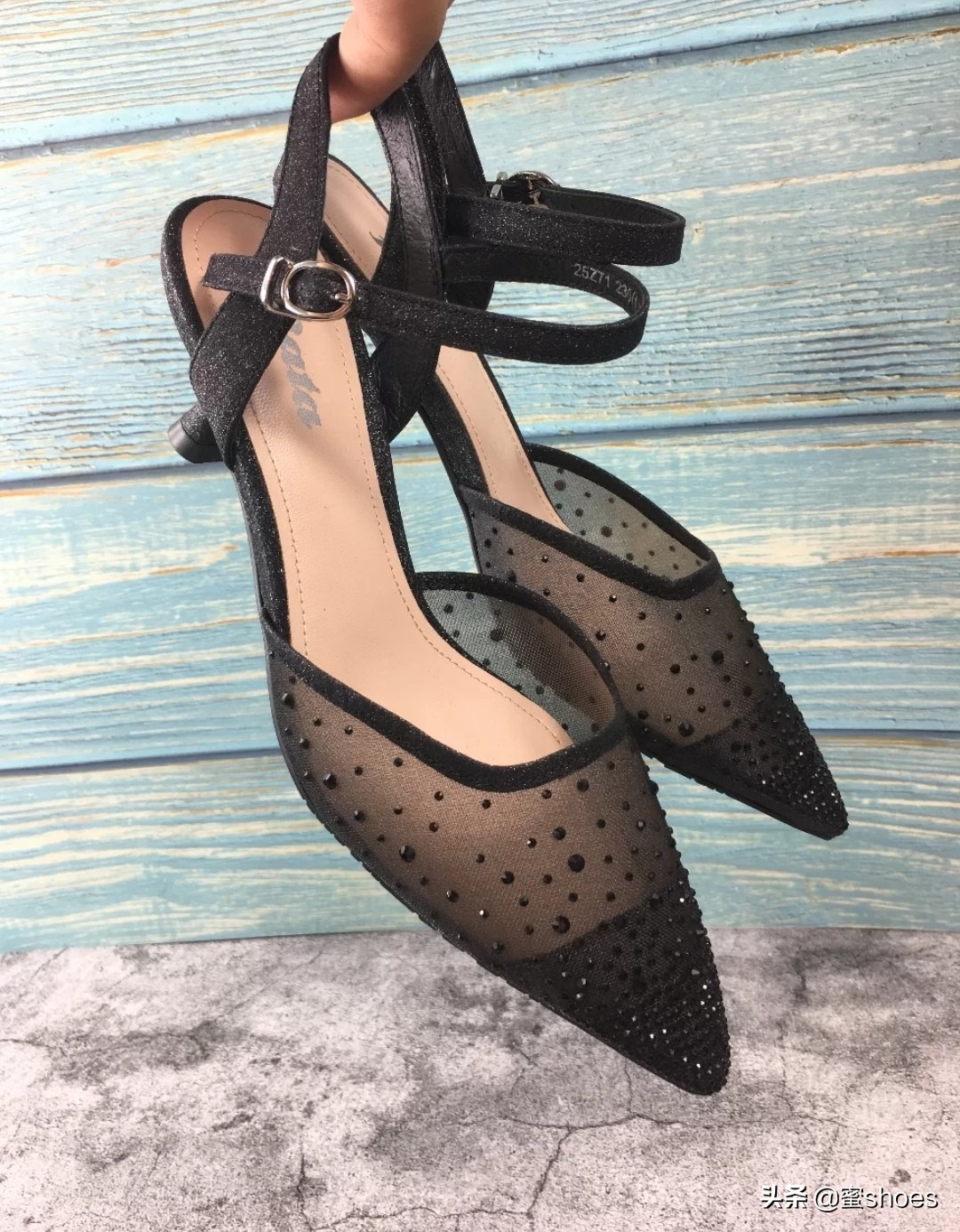 一双好看的高跟凉鞋,银色尖头高跟凉鞋高级穿搭