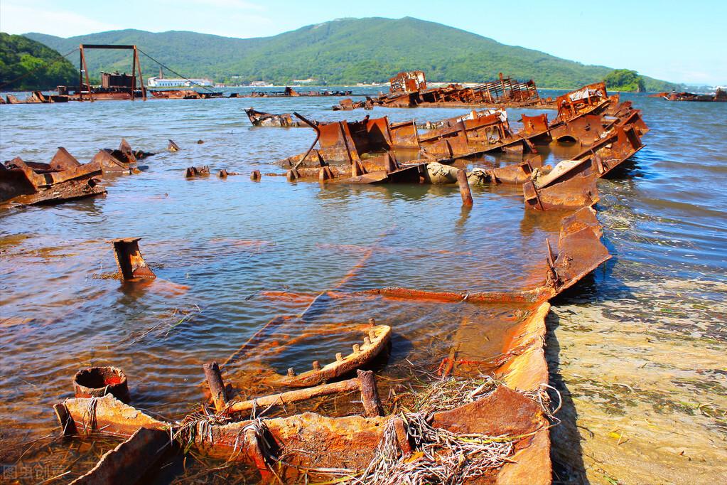 万吨巨轮遭遇飓风沉入太平洋,船体撕裂燃料泄漏!真实纪录片