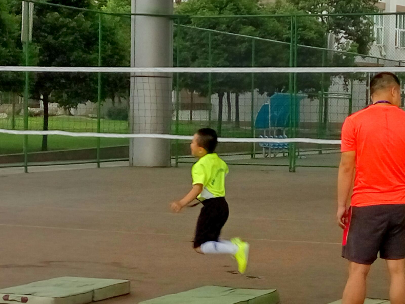 小小少年足球教学,青少年足球成长之路