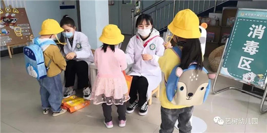 0到3岁早教儿歌100首宝宝吃饭不闹,16首简单儿歌帮宝宝练说话