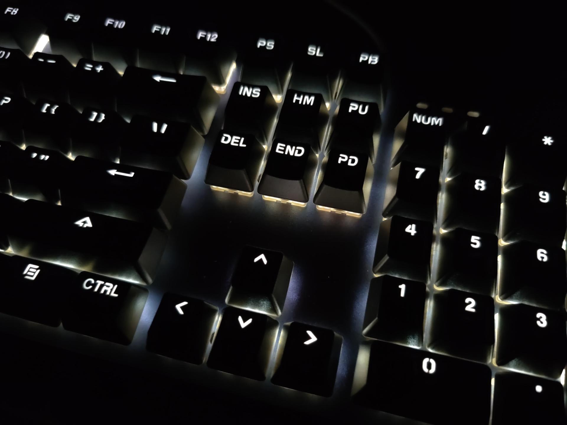 樱桃2.0机械键盘和罗技k845哪个好,罗技键盘k835和k845哪个好