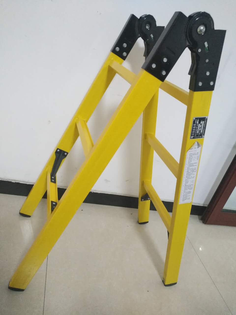 绝缘梯和铝合金梯怎么选,绝缘梯耐用吗