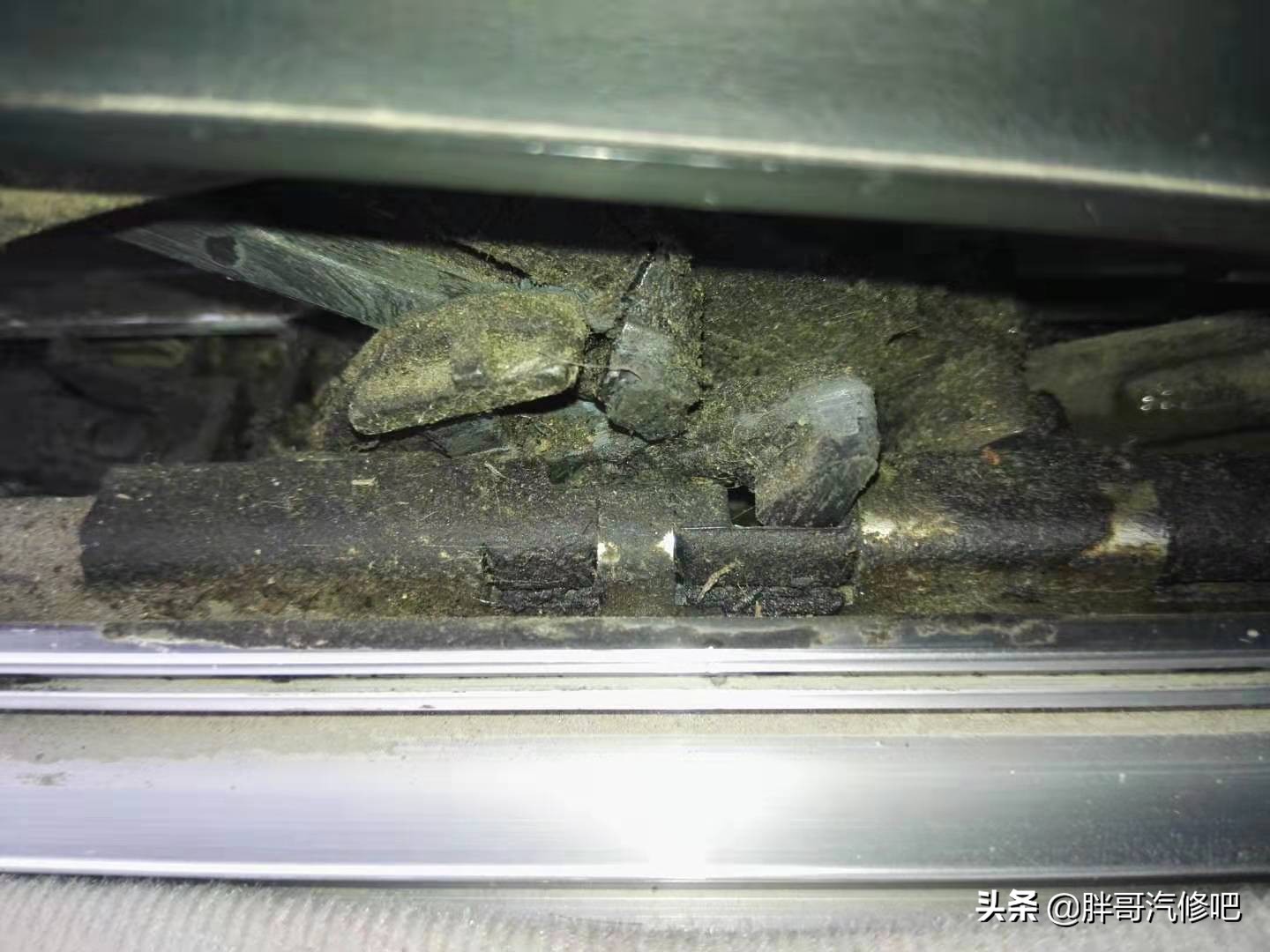 天窗清洗漏水,天窗漏水去4s算是保养还是维修