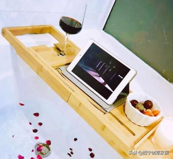 带飘窗的长方形卫生间浴缸,卧室飘窗上面可以装浴缸吗