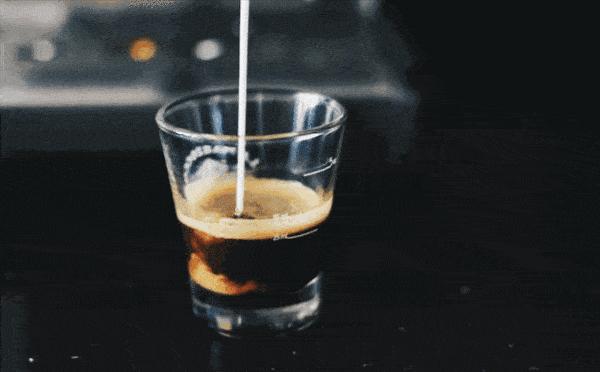 这个国出产邓文迪的前男友、不存在的热门景点，饮食堪称欧洲川菜