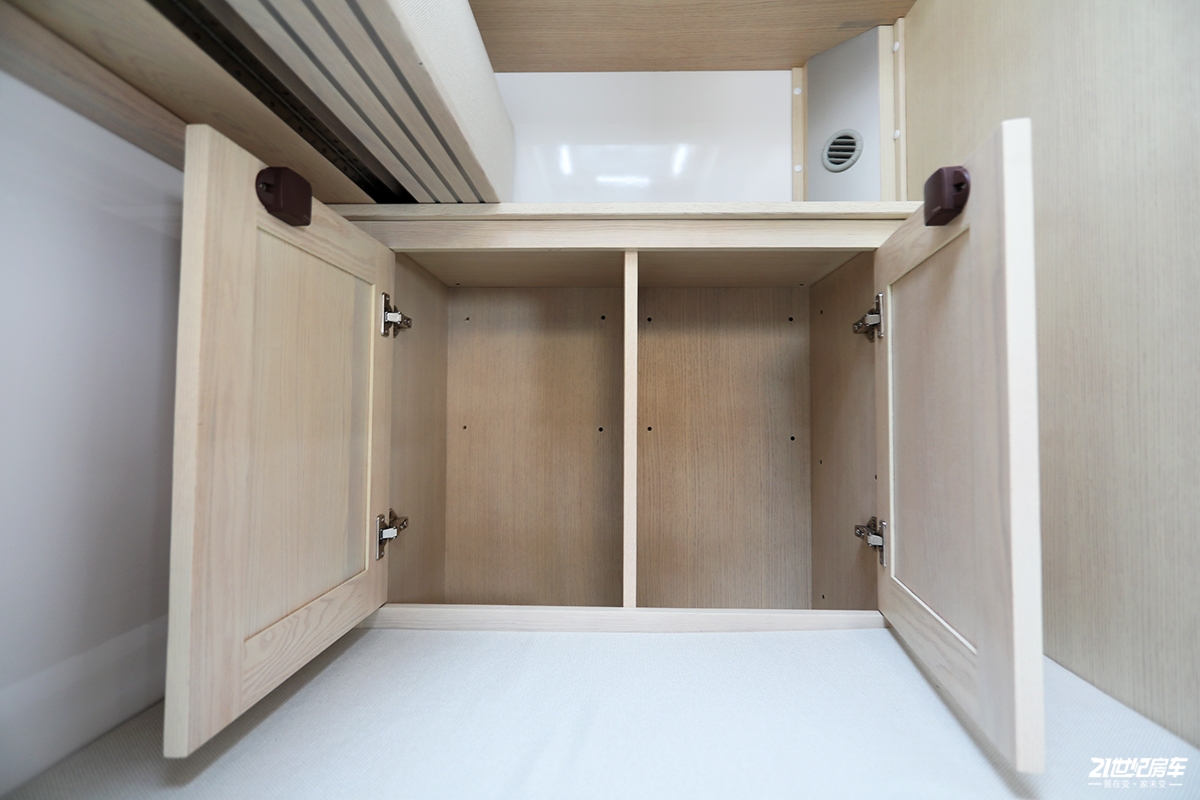 中国创新型的中国重汽越野房车,重汽轻卡四驱房车