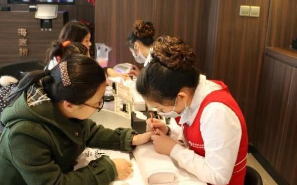 海底捞的员工真实离职率,海底捞在试用期辞职有工资没有