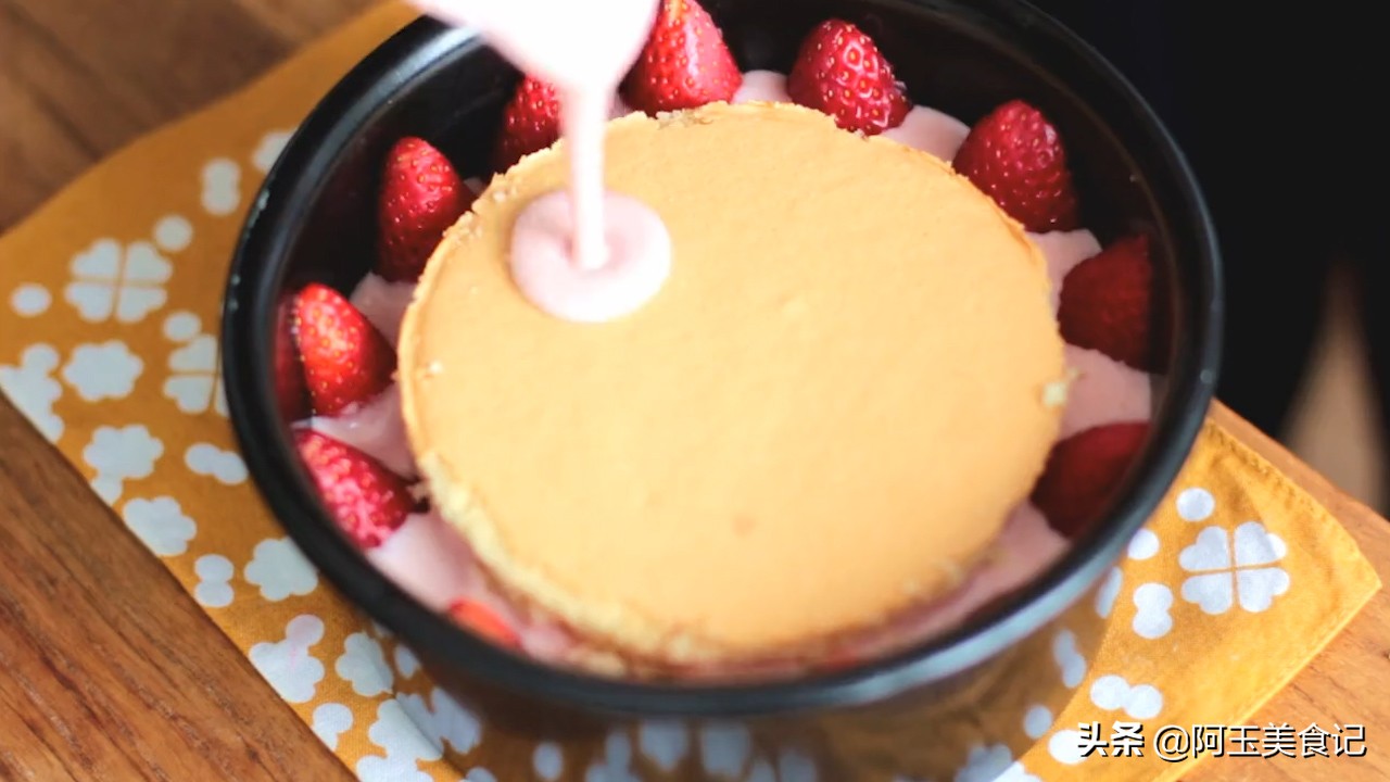 淡奶油和面粉做蛋糕视频,奶油蛋糕用什么面粉做好吃