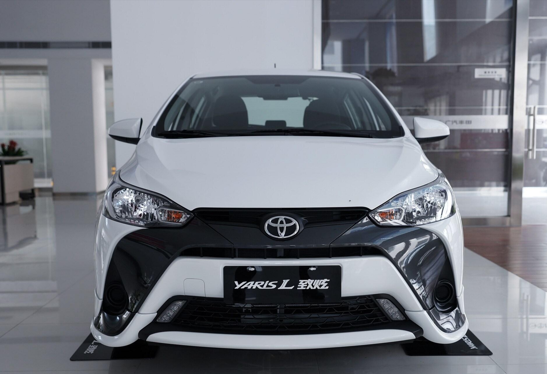 丰田雅力士6座自动挡落地价,广汽丰田雅力士vs广汽本田飞度