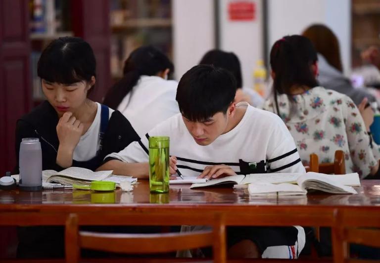 专科学院和职业技术学院哪个好,高等专科和职业技术学校哪个好