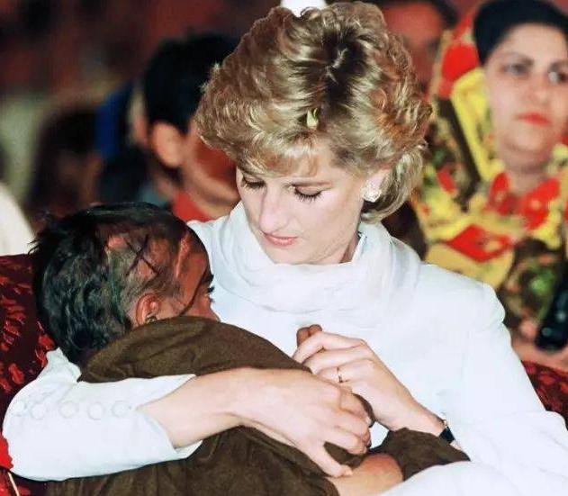 戴安娜小公主漂亮,戴安娜是不是平民王妃