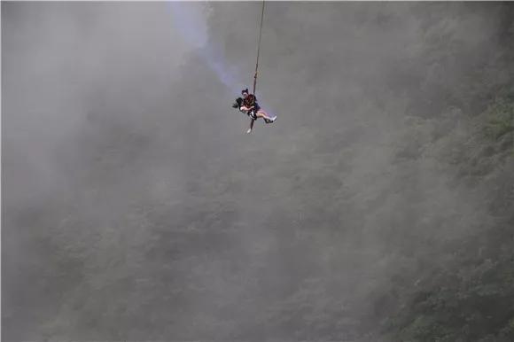 「极限头条」京张智能铁路贯通；4成轮滑鞋不合格