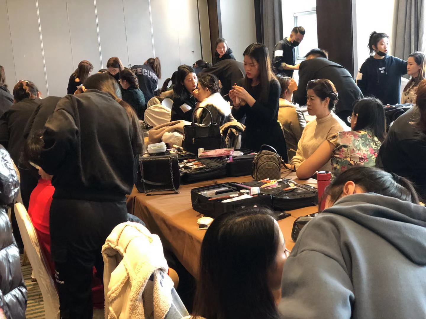 最好的化妆培训学校是哪个,学化妆美容学校哪家好