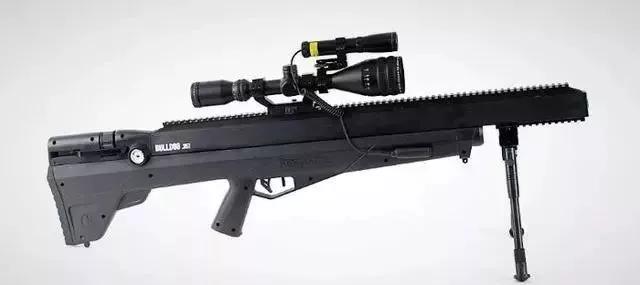 伤害堪比冲锋枪的步枪,伤害堪比狙击枪威力的手枪