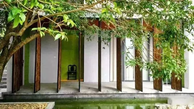 这5家海景民宿躺在床上就能看海,极有格调的纯白泳池民宿