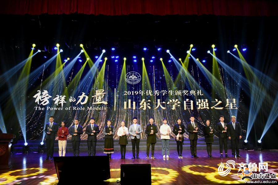 出生时医生说有可能脑瘫最后逆袭,一出生就被医生断言终身无法行走