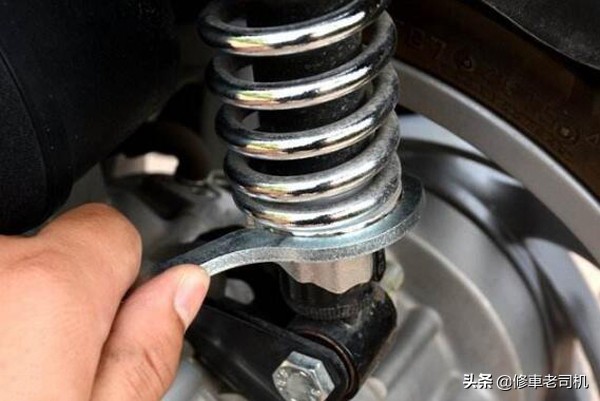 摩托车调节后减震有什么用,骑了10年的摩托车没修过