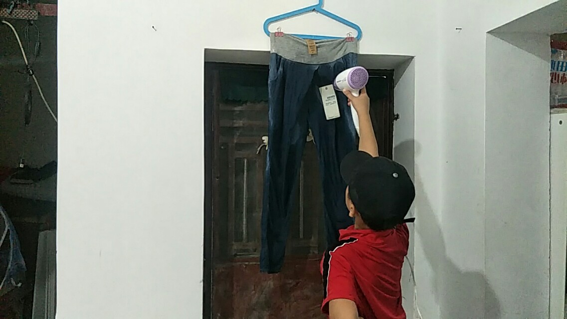 衣服的褶皱怎么办小妙招,衣服皱皱巴巴的没有熨斗怎么处理