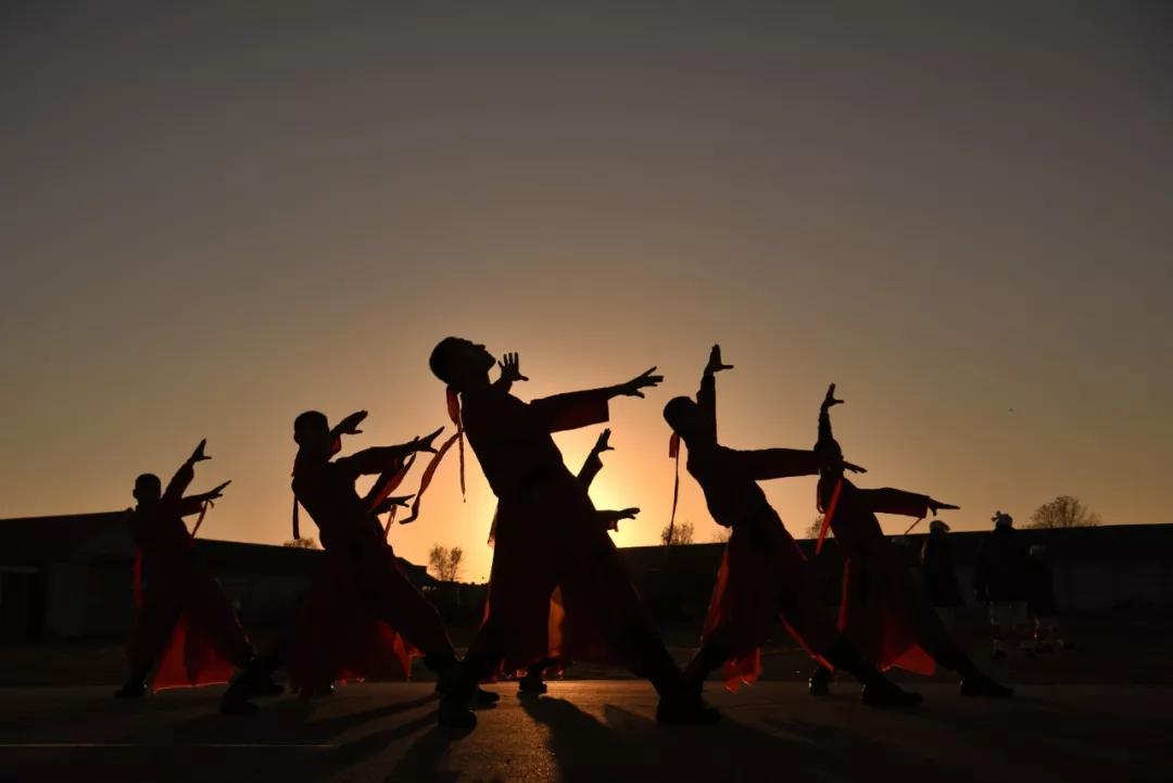 夜读散文美文,夜读散文流淌在岁月中的甜蜜