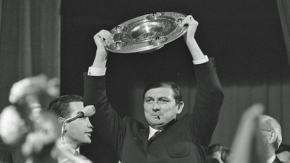 克洛普在德甲执教哪一个俱乐部,为什么克洛普帅位稳健