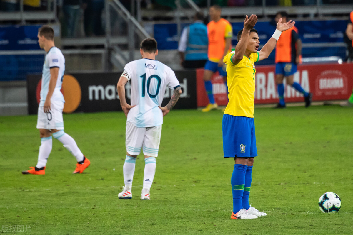 大伙来看球,哥们去看球