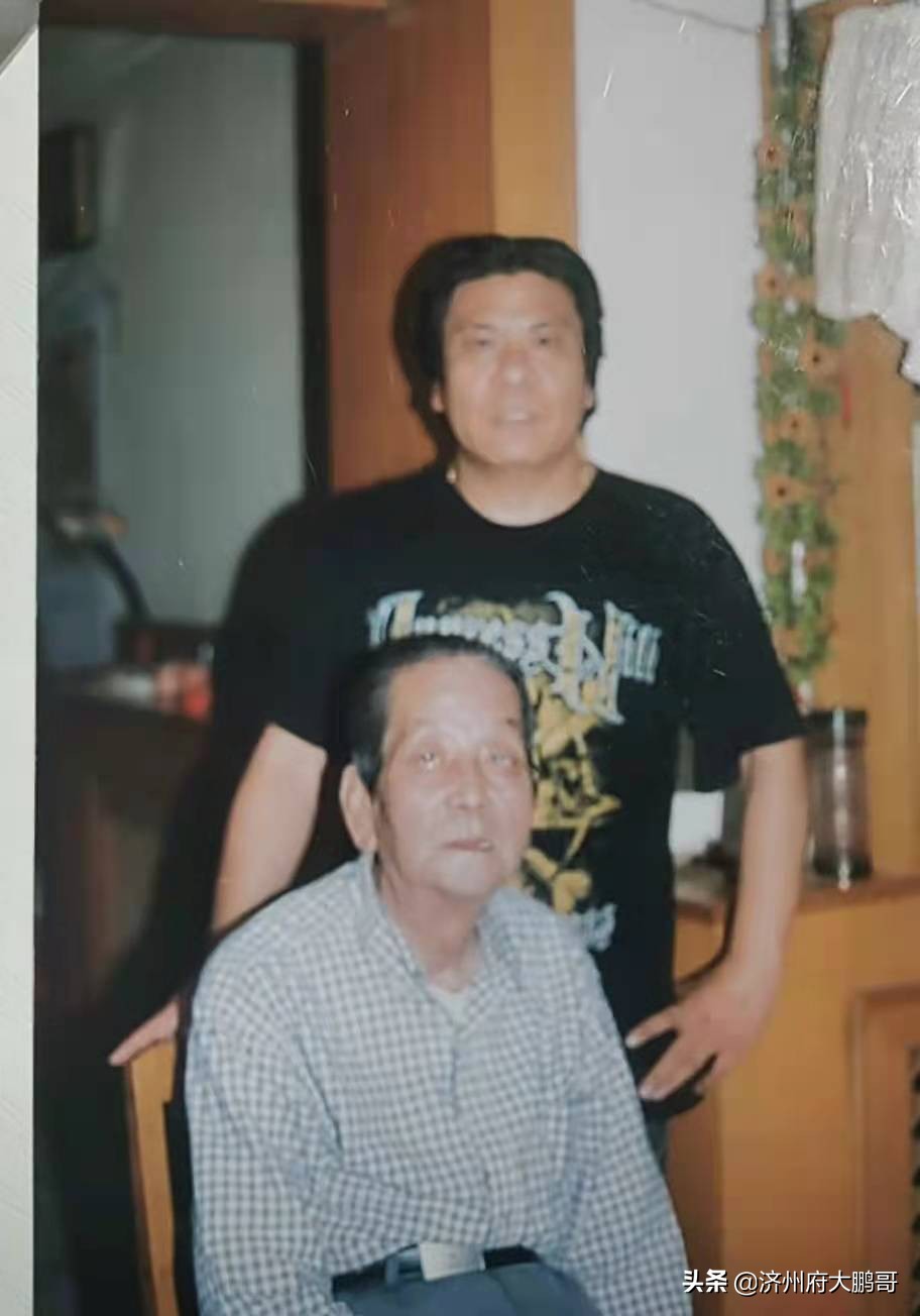 栾云平被郭德纲踹一腿的小品,栾云平被郭麒麟踹一腿的小品