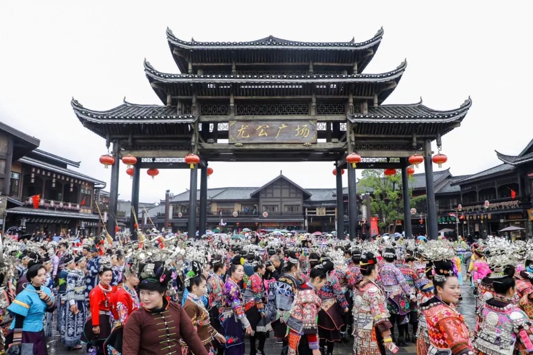 5万人PK酒量饭量胆量!这个饭局水陆两栖震撼上天